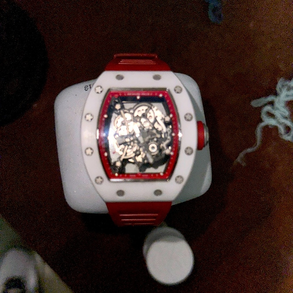 Watch men’s worn twice great condition only moves when on your wrist